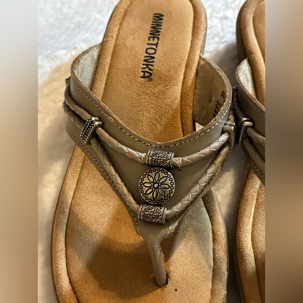 Minnetonka Silverthorne Braided Thong Sandals Flip Flops Southwestern EUC 6 - Picture 3 of 8